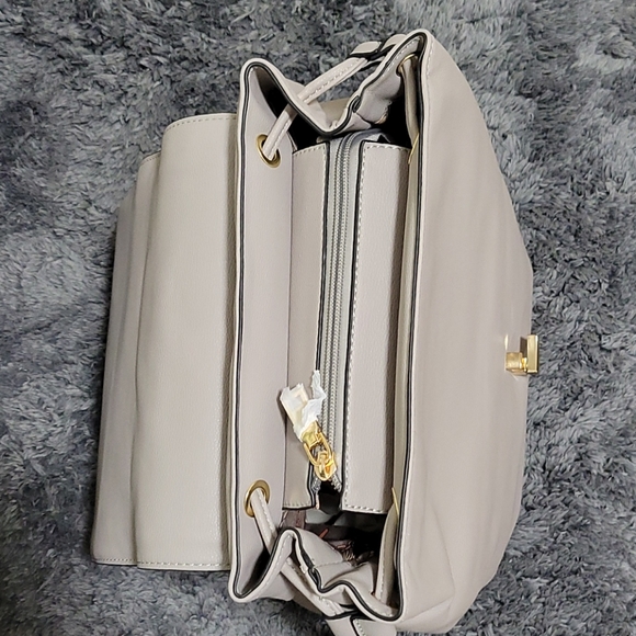 Backpack - Picture 3 of 4